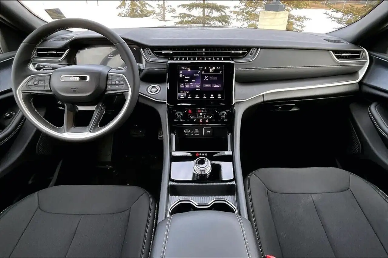 Jeep Grand Cherokee снимка Jeep Grand Cherokee