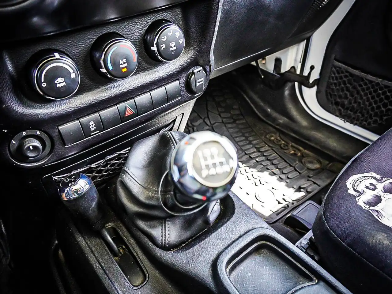 Jeep Wrangler photo Jeep Wrangler