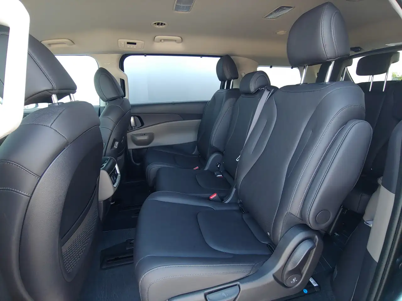 Kia Carnival photo Kia Carnival