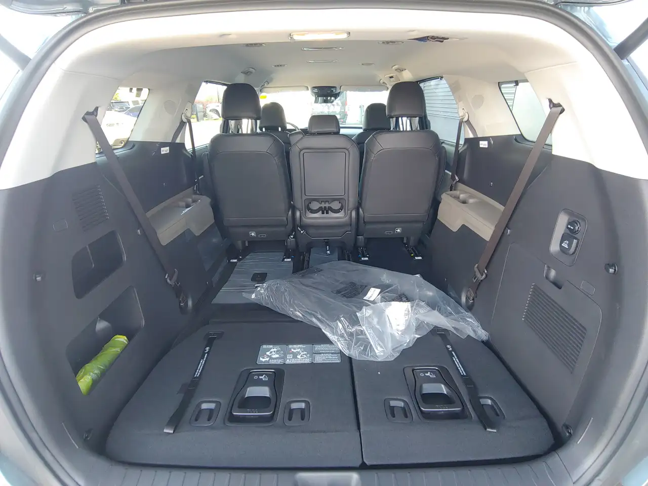 Kia Carnival photo Kia Carnival