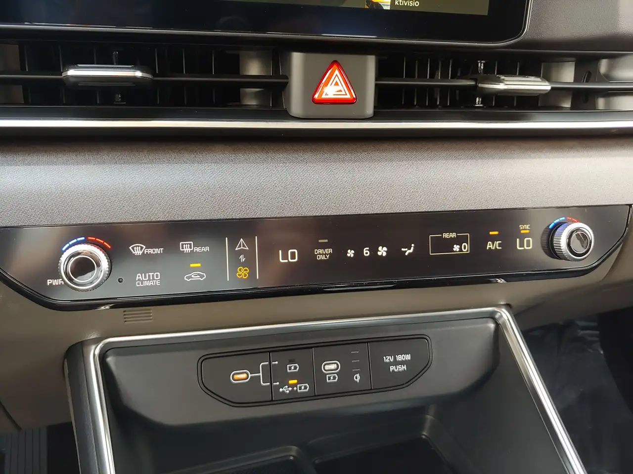 Kia Carnival photo Kia Carnival