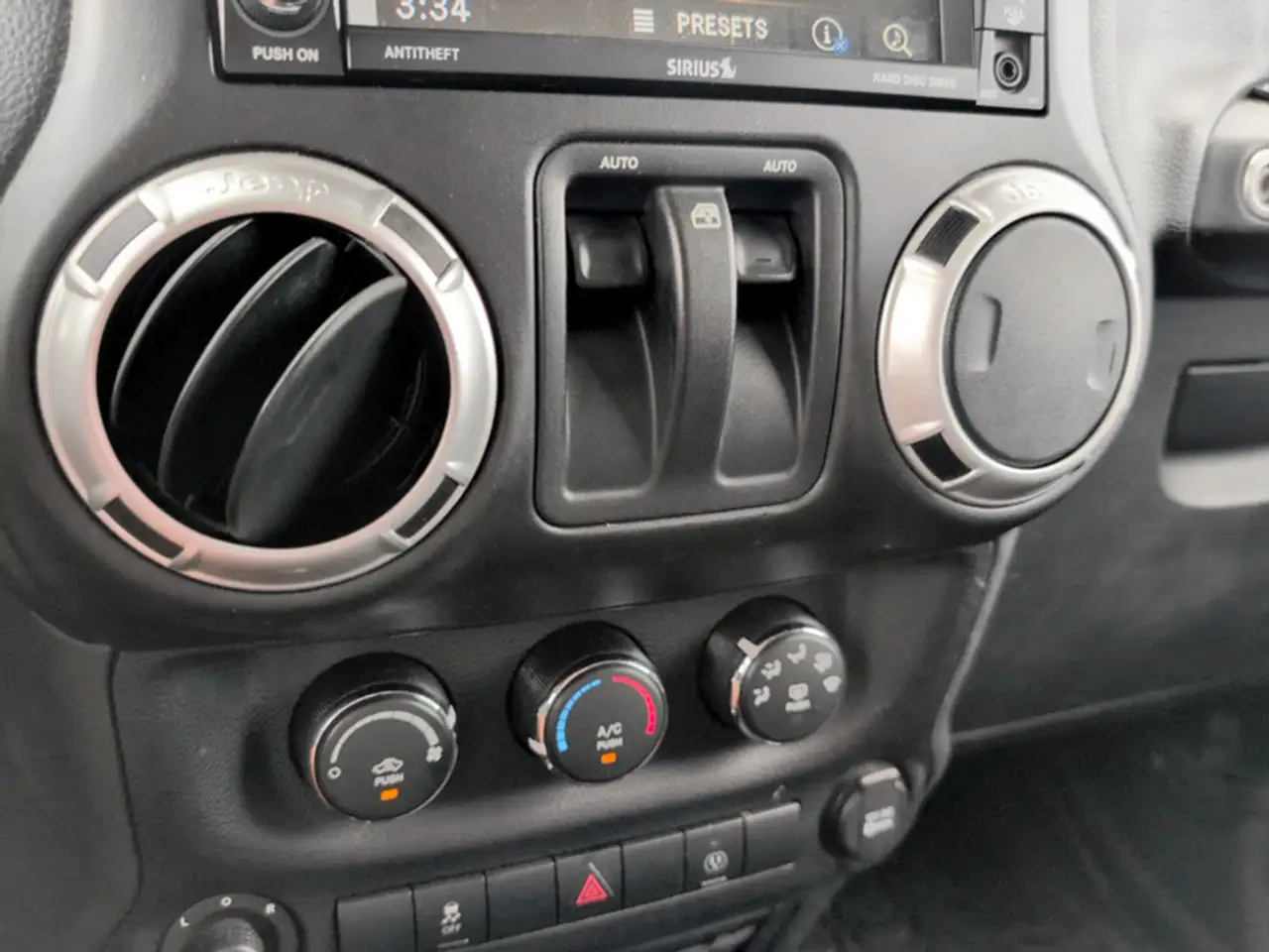 Jeep Wrangler снимка Jeep Wrangler