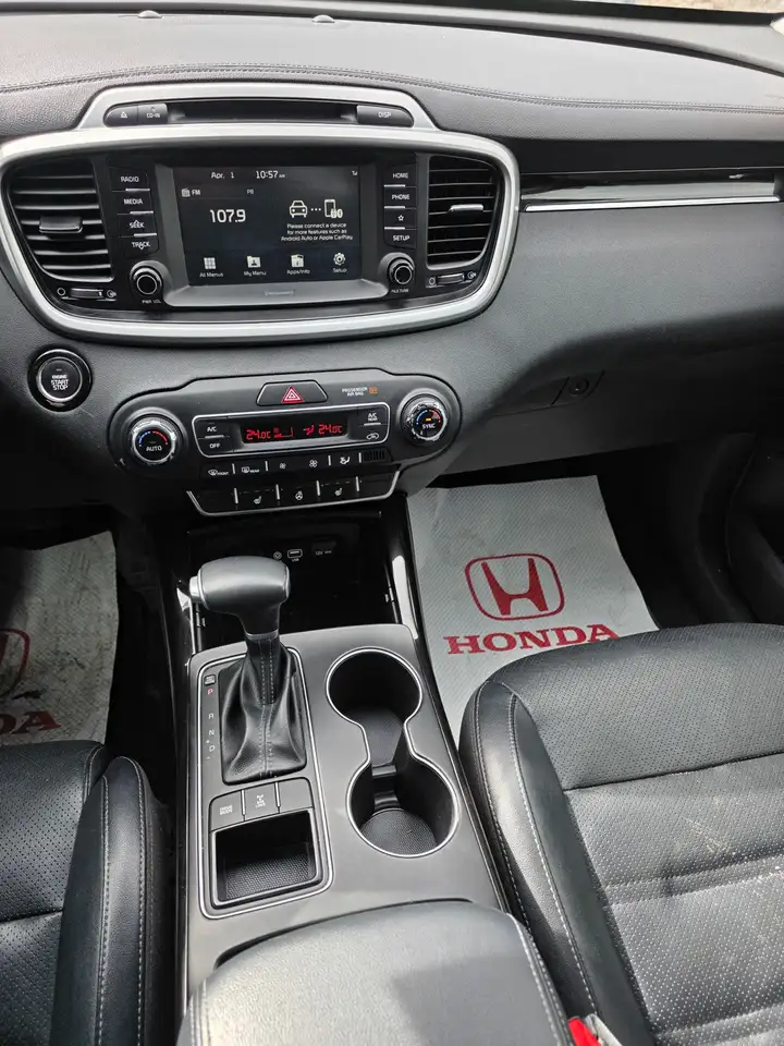 Kia Sorento снимка Kia Sorento