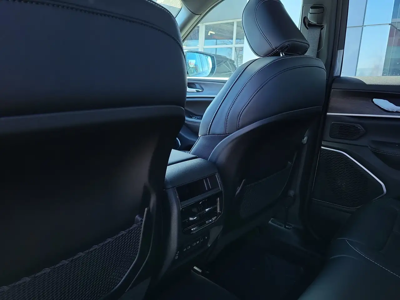 Jeep Grand Cherokee photo Jeep Grand Cherokee