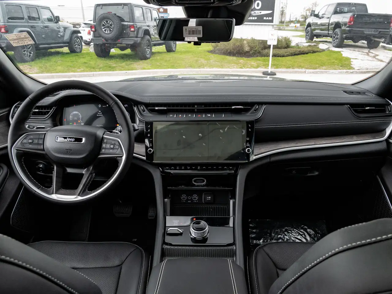 Jeep Grand Cherokee снимка Jeep Grand Cherokee