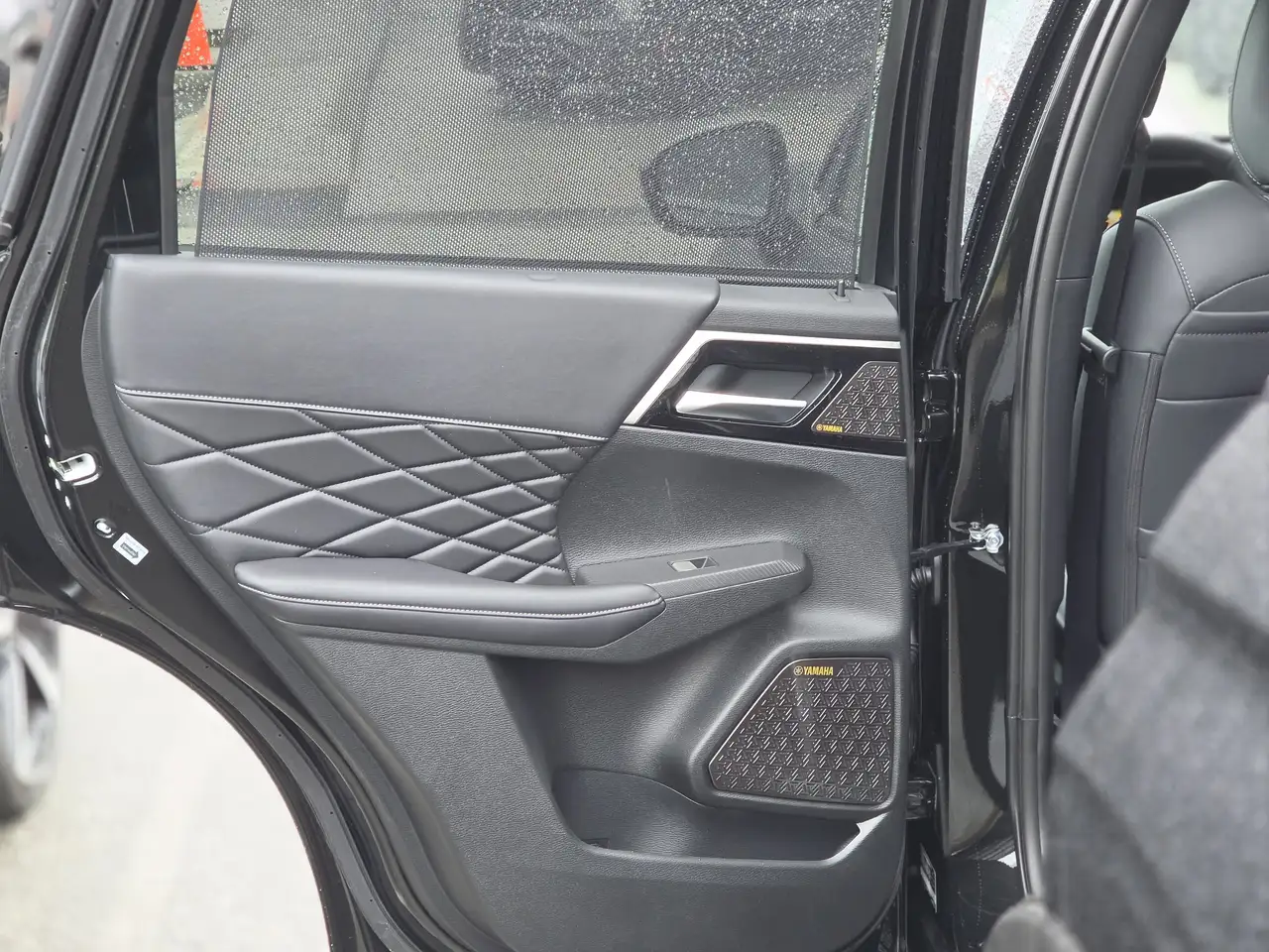 Mitsubishi Outlander photo Mitsubishi Outlander
