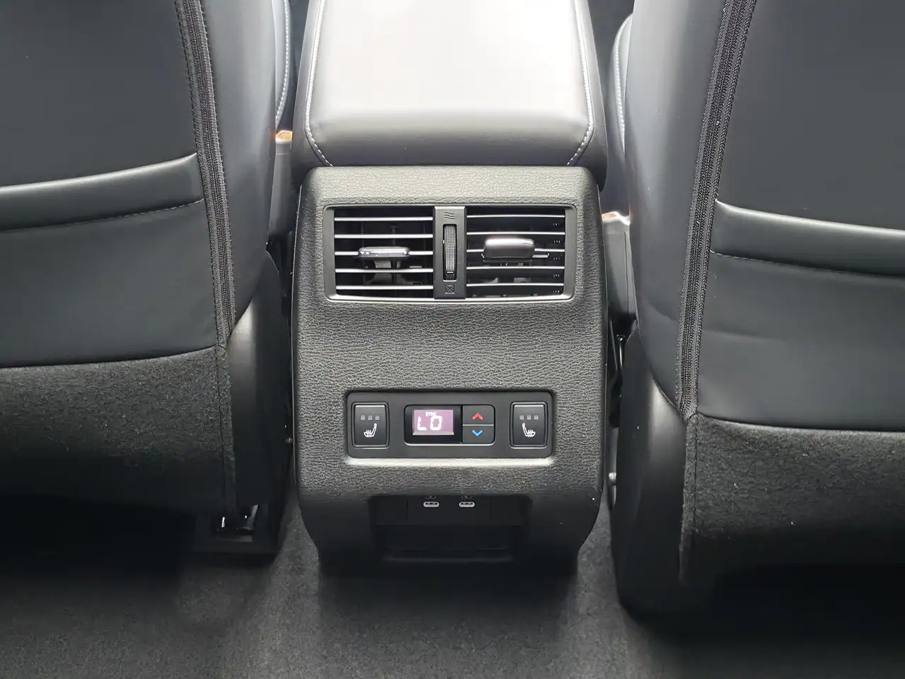 Mitsubishi Outlander photo Mitsubishi Outlander