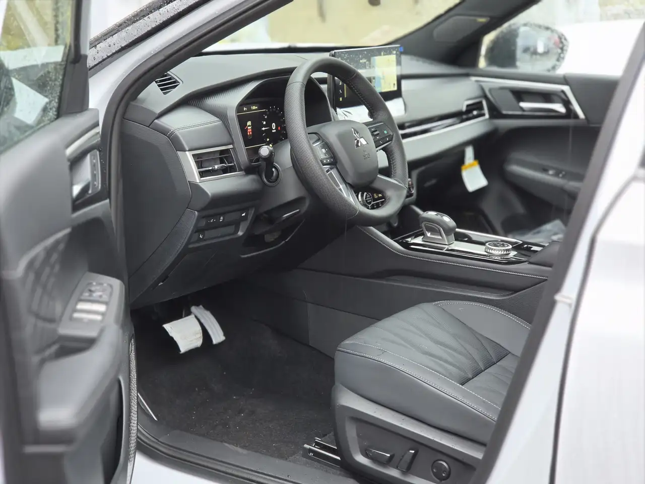 Mitsubishi Outlander снимка Mitsubishi Outlander