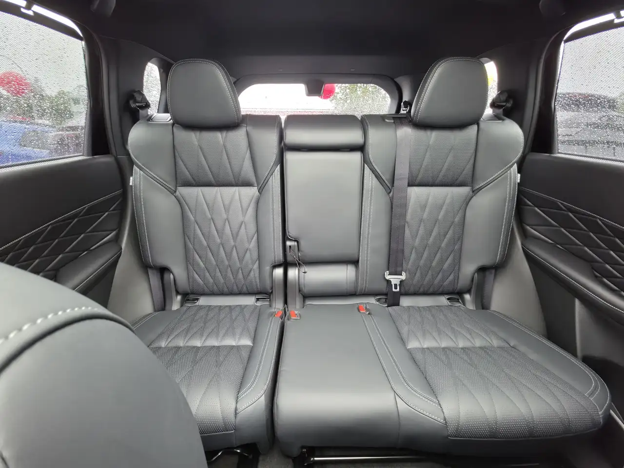 Mitsubishi Outlander photo Mitsubishi Outlander