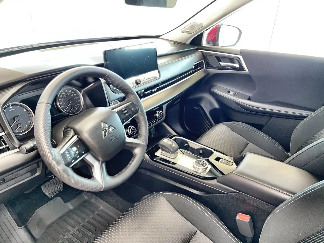 Mitsubishi Outlander photo Mitsubishi Outlander