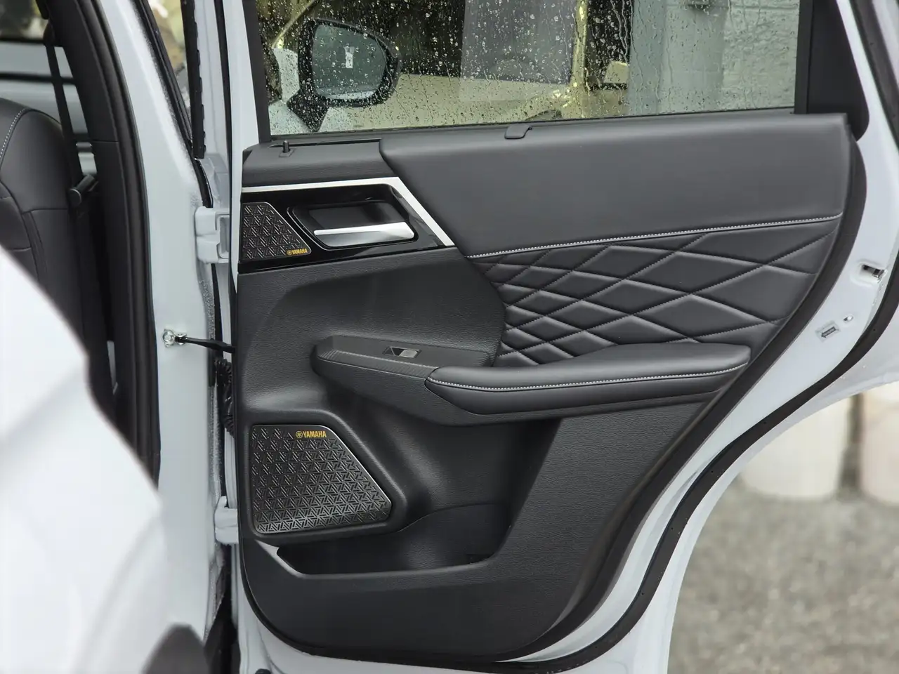 Mitsubishi Outlander снимка Mitsubishi Outlander
