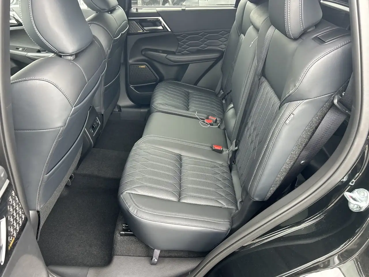 Mitsubishi Outlander снимка Mitsubishi Outlander