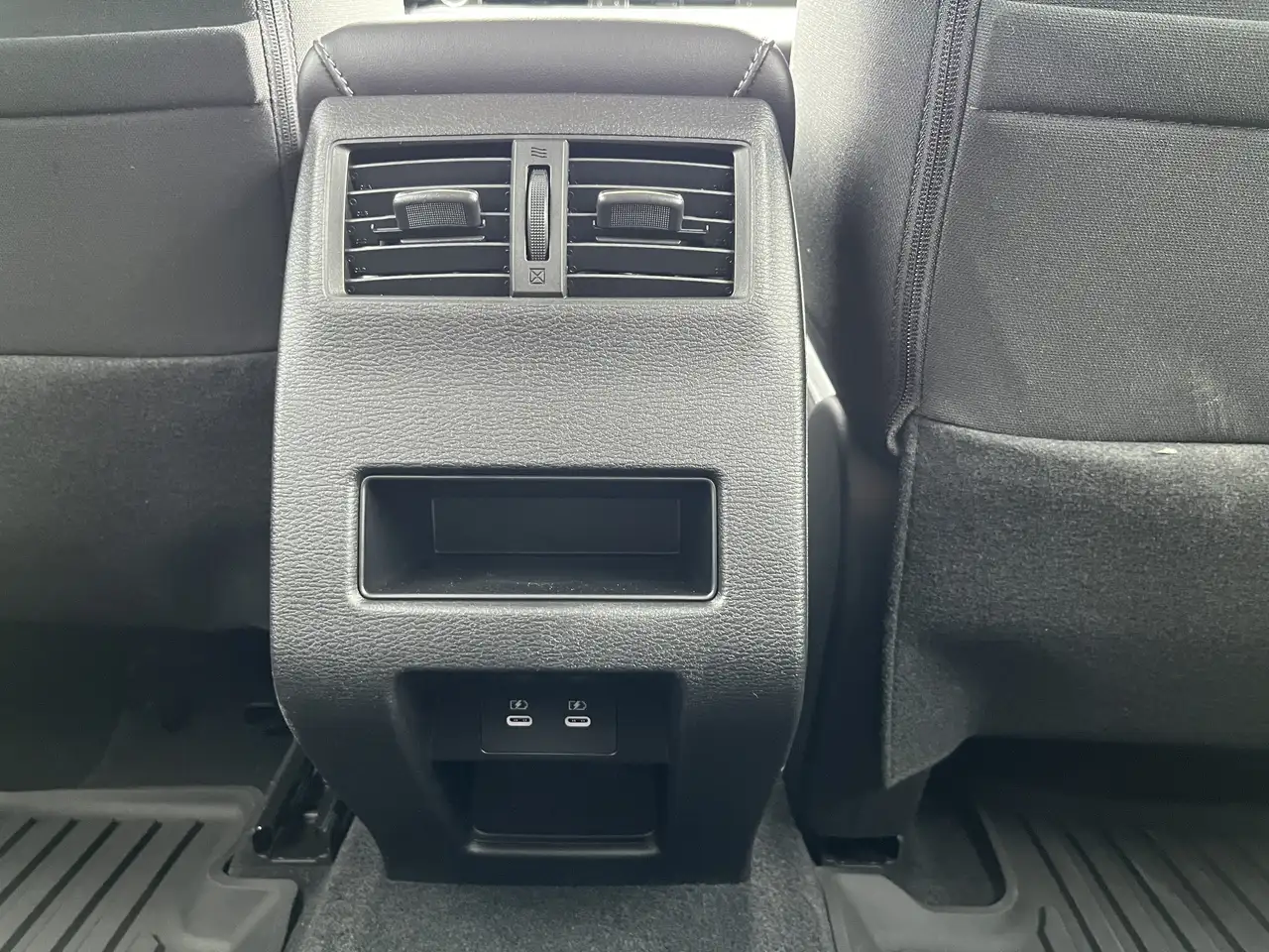 Mitsubishi Outlander снимка Mitsubishi Outlander