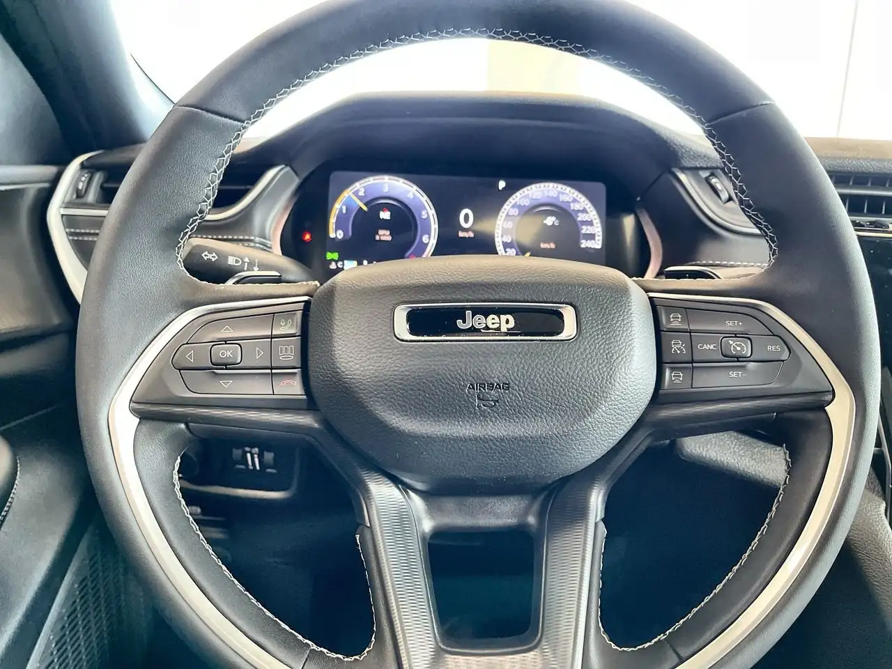 Jeep Grand Cherokee снимка Jeep Grand Cherokee