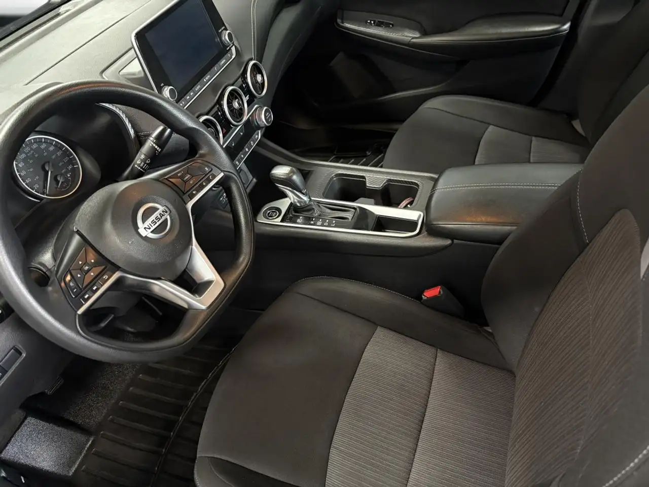 Nissan Sentra снимка Nissan Sentra