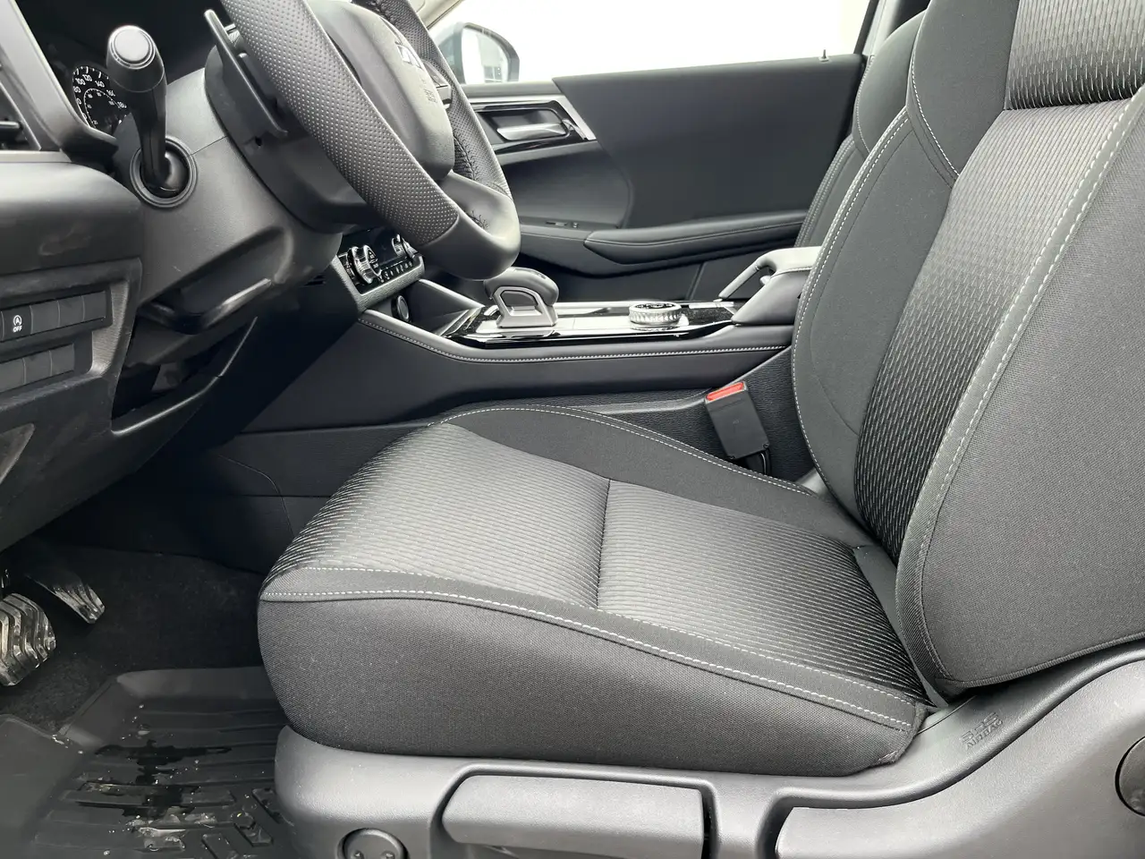 Mitsubishi Outlander снимка Mitsubishi Outlander