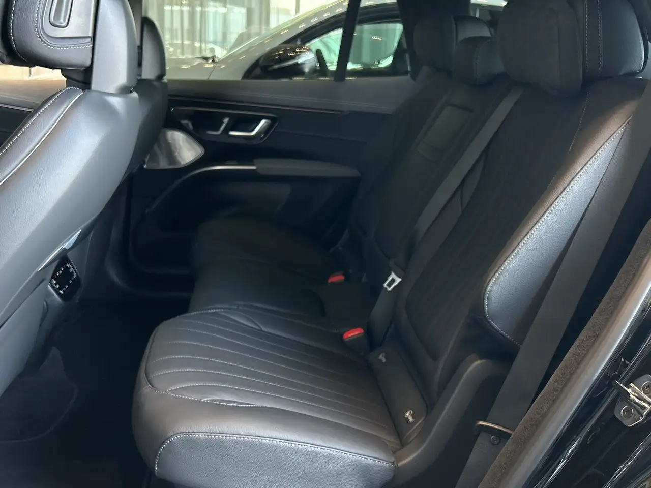 Mercedes-Benz EQS снимка Mercedes-Benz EQS