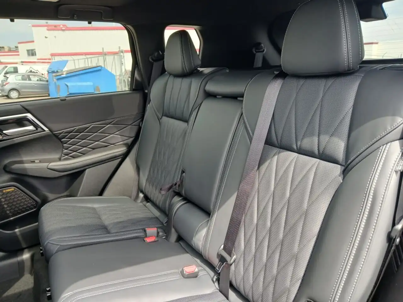 Mitsubishi Outlander photo Mitsubishi Outlander