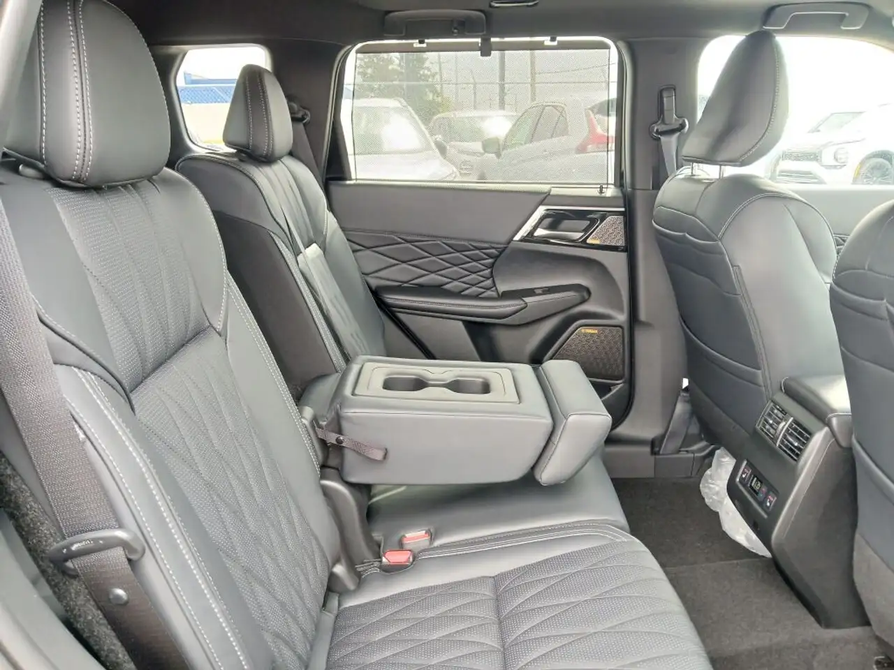 Mitsubishi Outlander photo Mitsubishi Outlander