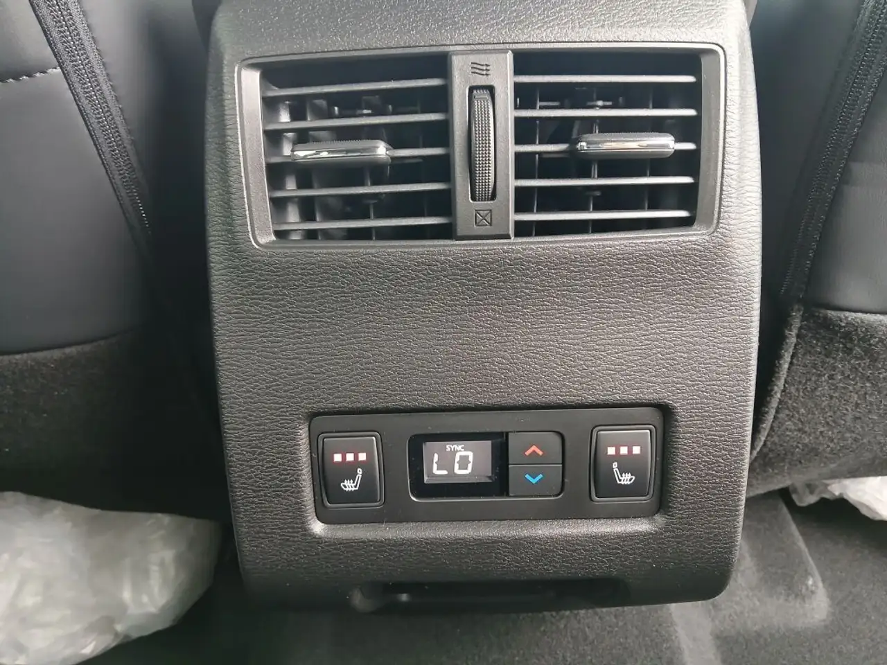Mitsubishi Outlander photo Mitsubishi Outlander