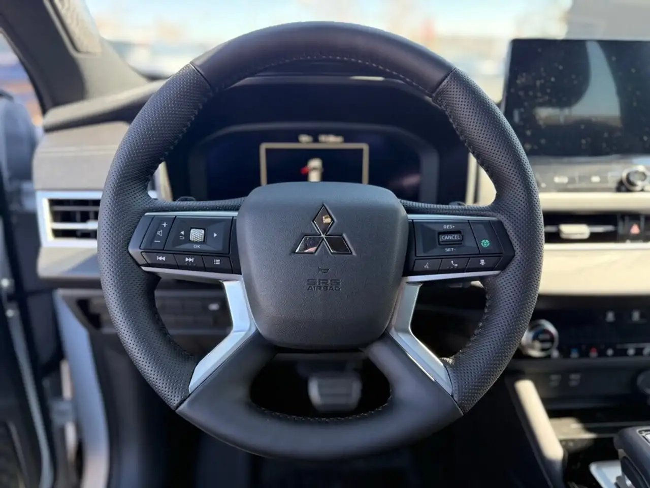 Mitsubishi Outlander photo Mitsubishi Outlander