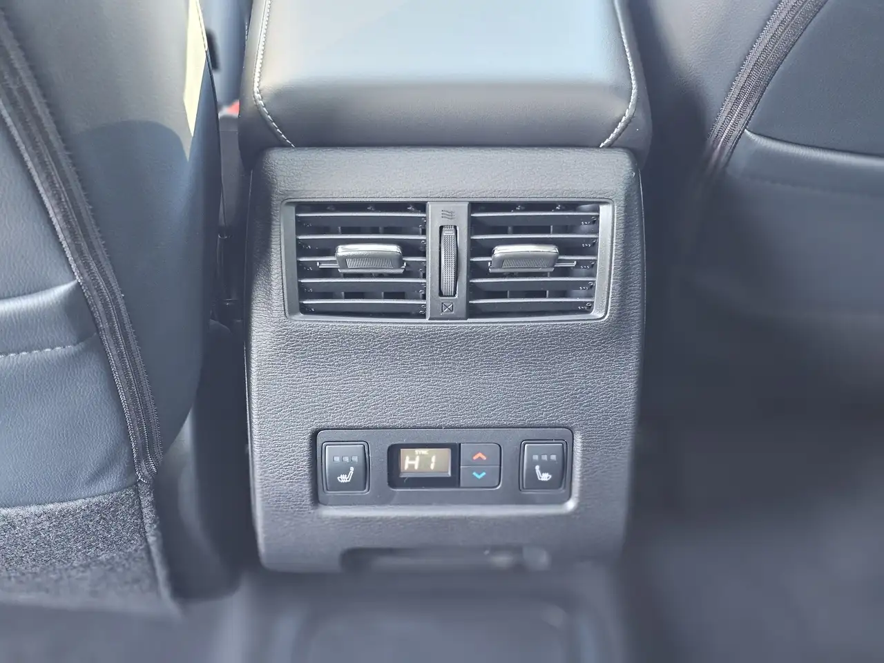 Mitsubishi Outlander снимка Mitsubishi Outlander