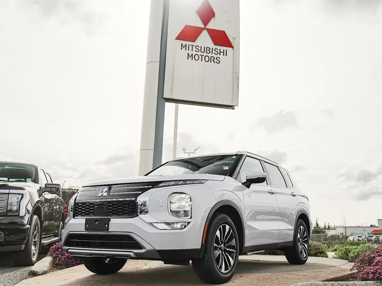 Mitsubishi Outlander photo Mitsubishi Outlander