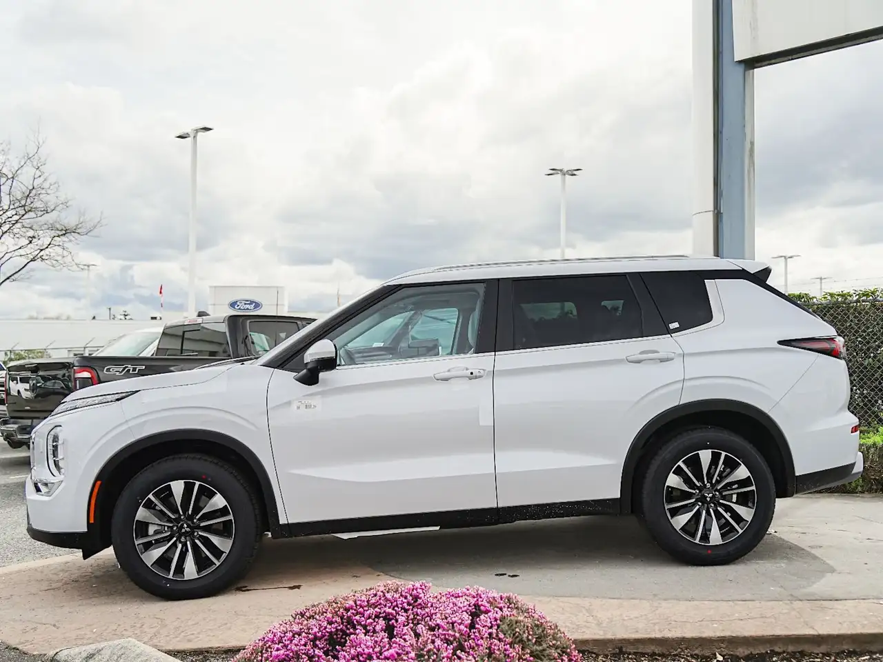 Mitsubishi Outlander photo Mitsubishi Outlander