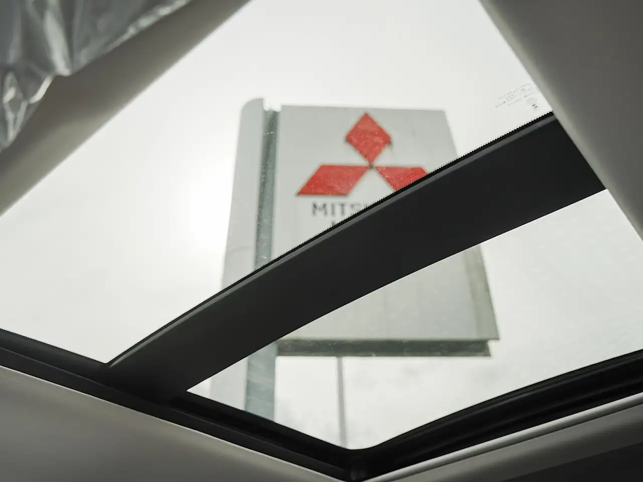 Mitsubishi Outlander photo Mitsubishi Outlander