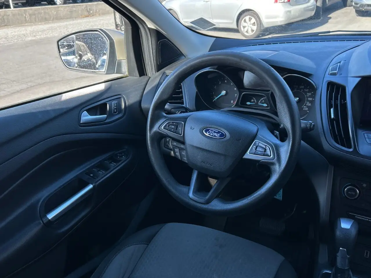 Ford Escape снимка Ford Escape