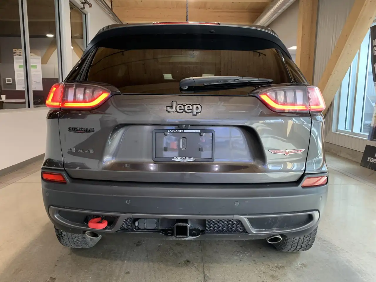 Jeep Cherokee снимка Jeep Cherokee