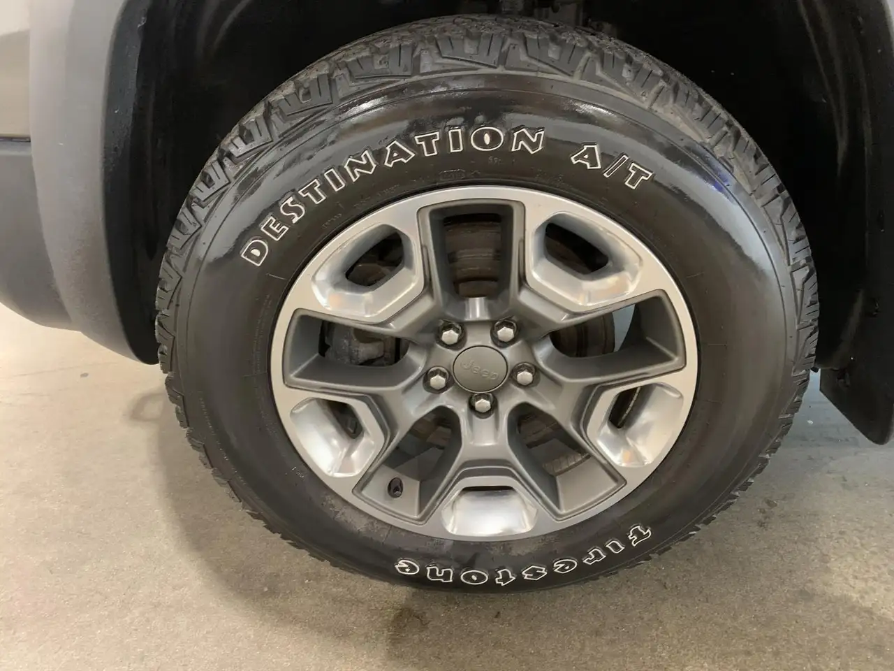 Jeep Cherokee снимка Jeep Cherokee