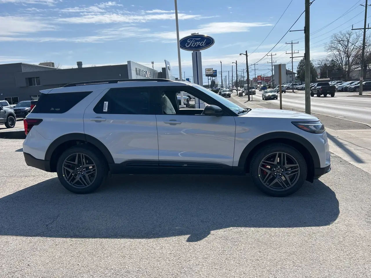 Ford Explorer photo Ford Explorer