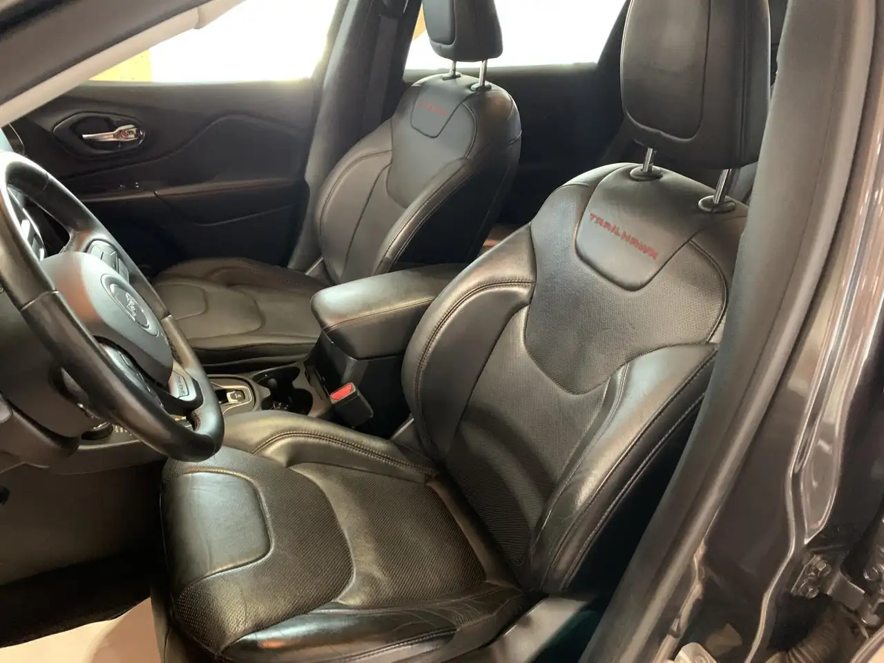 Jeep Cherokee снимка Jeep Cherokee