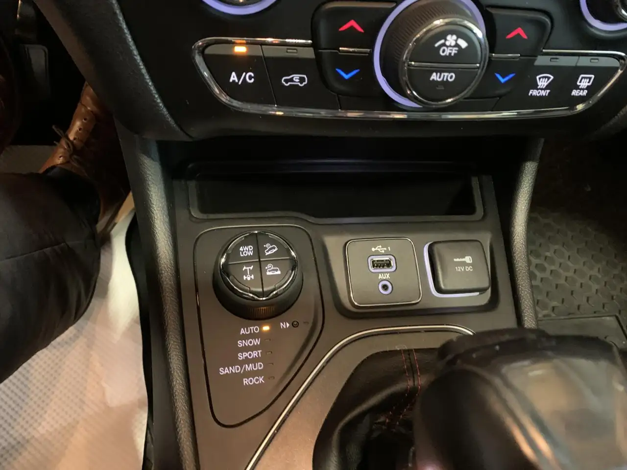 Jeep Cherokee снимка Jeep Cherokee