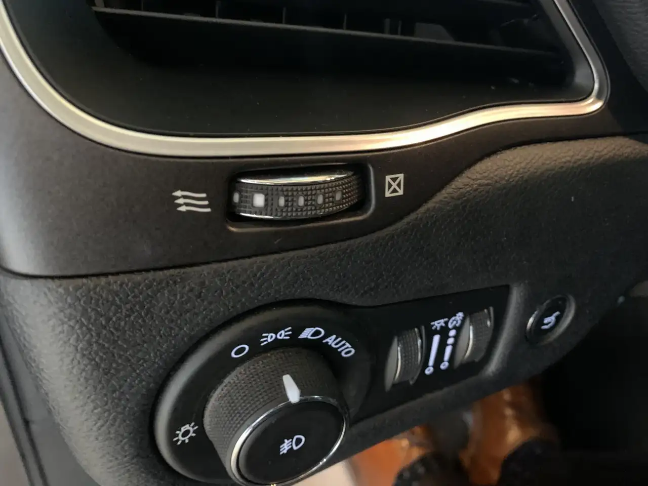 Jeep Cherokee снимка Jeep Cherokee