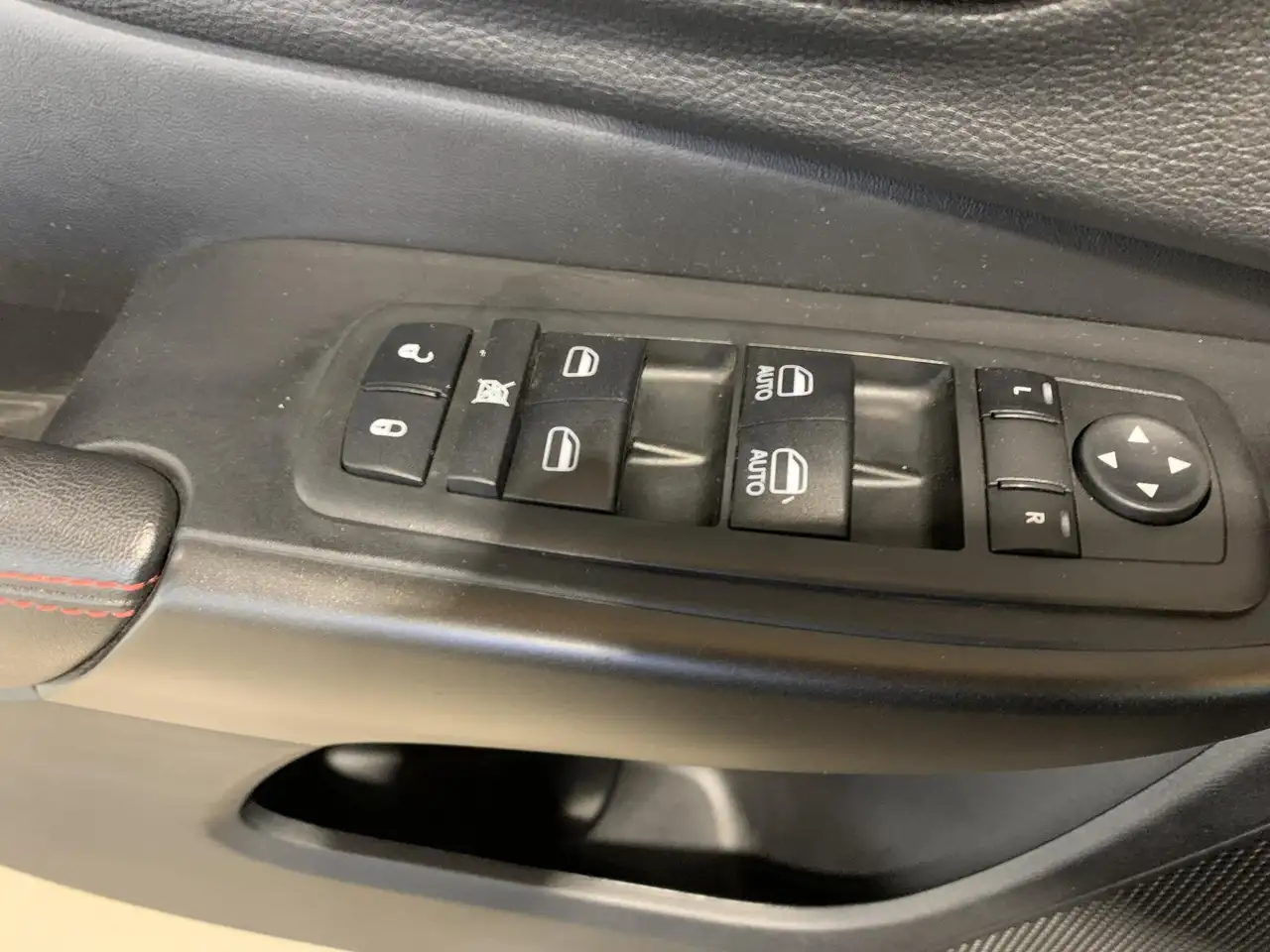 Jeep Cherokee снимка Jeep Cherokee