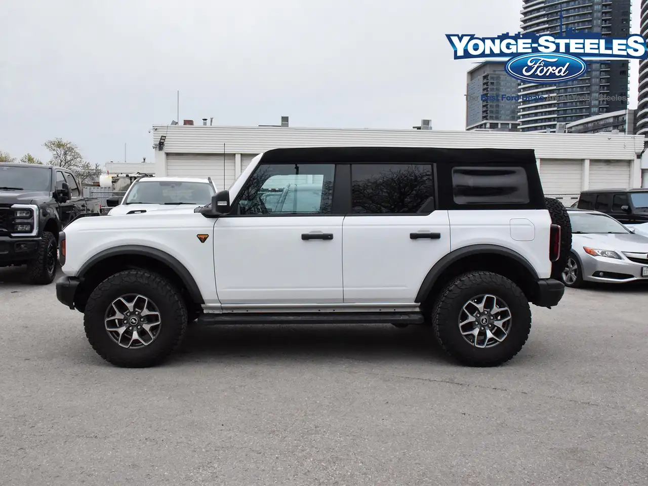 Ford Bronco photo Ford Bronco