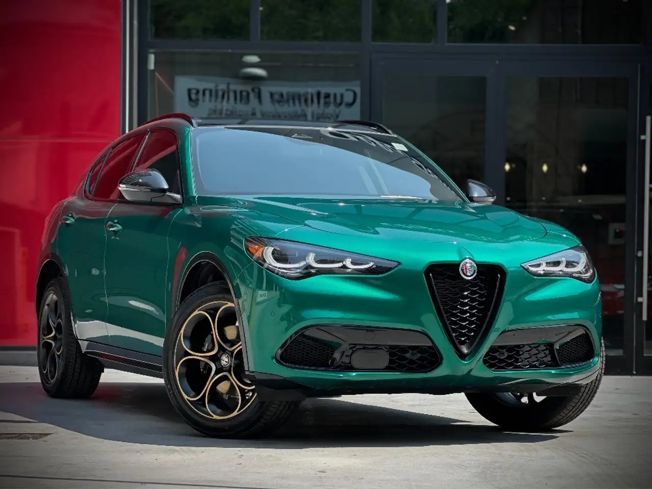 Alfa Romeo Stelvio снимка Alfa Romeo Stelvio