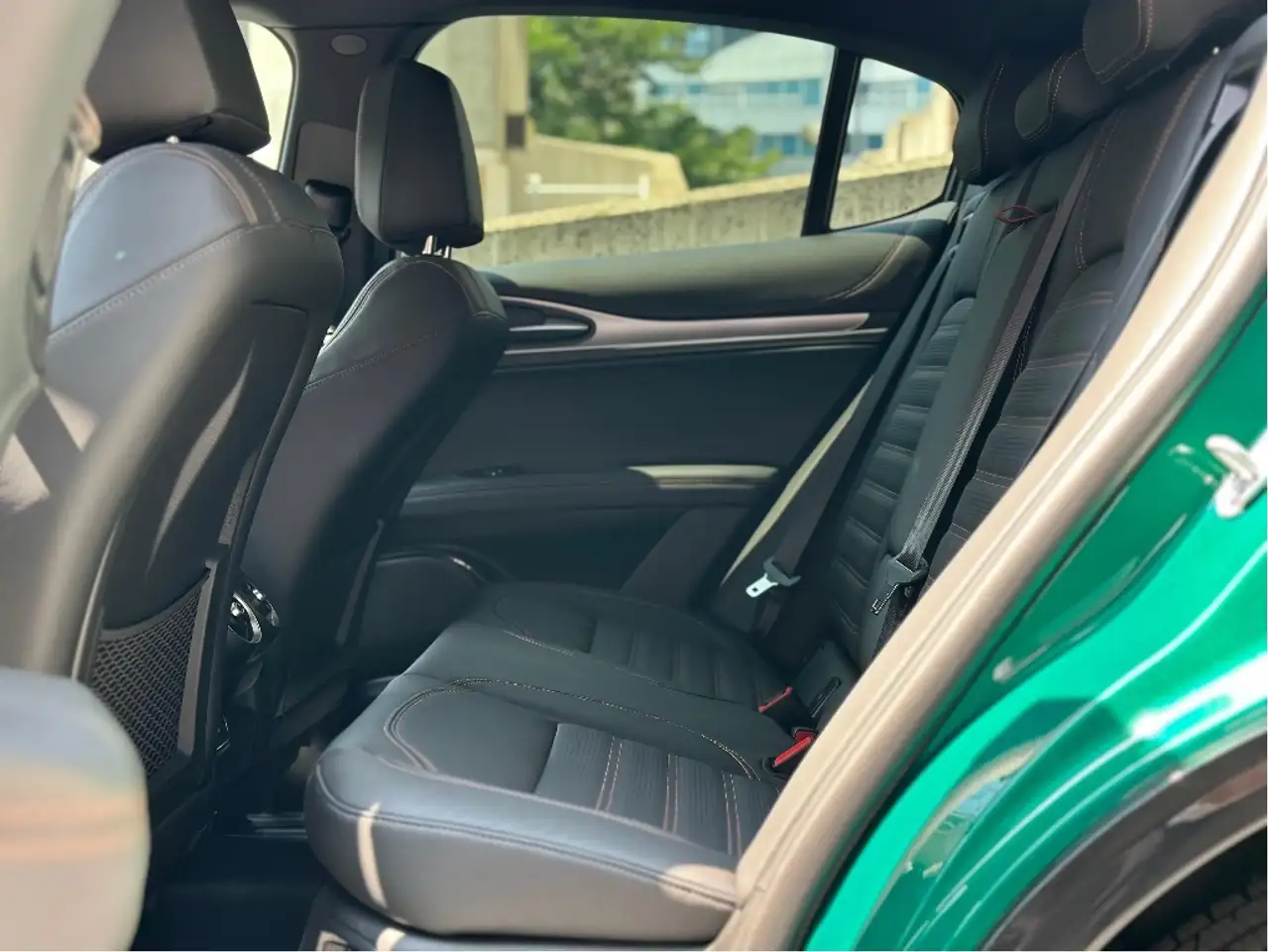 Alfa Romeo Stelvio снимка Alfa Romeo Stelvio