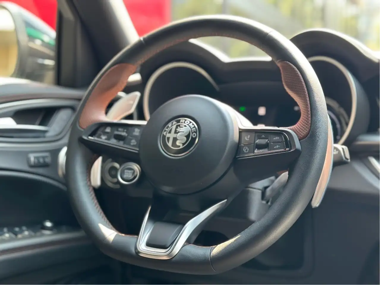 Alfa Romeo Stelvio снимка Alfa Romeo Stelvio