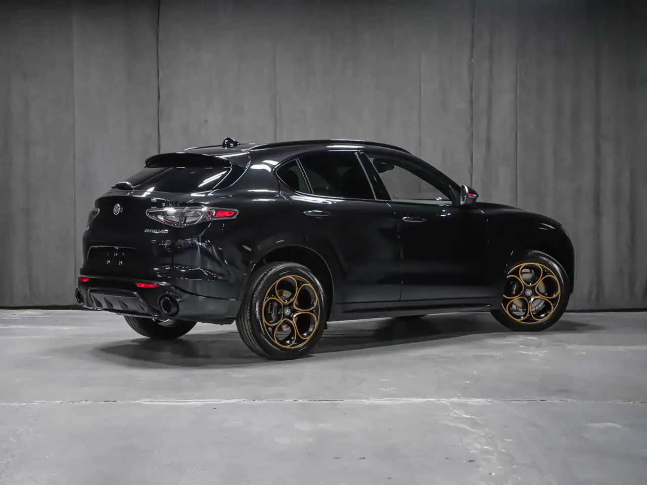 Alfa Romeo Stelvio снимка Alfa Romeo Stelvio