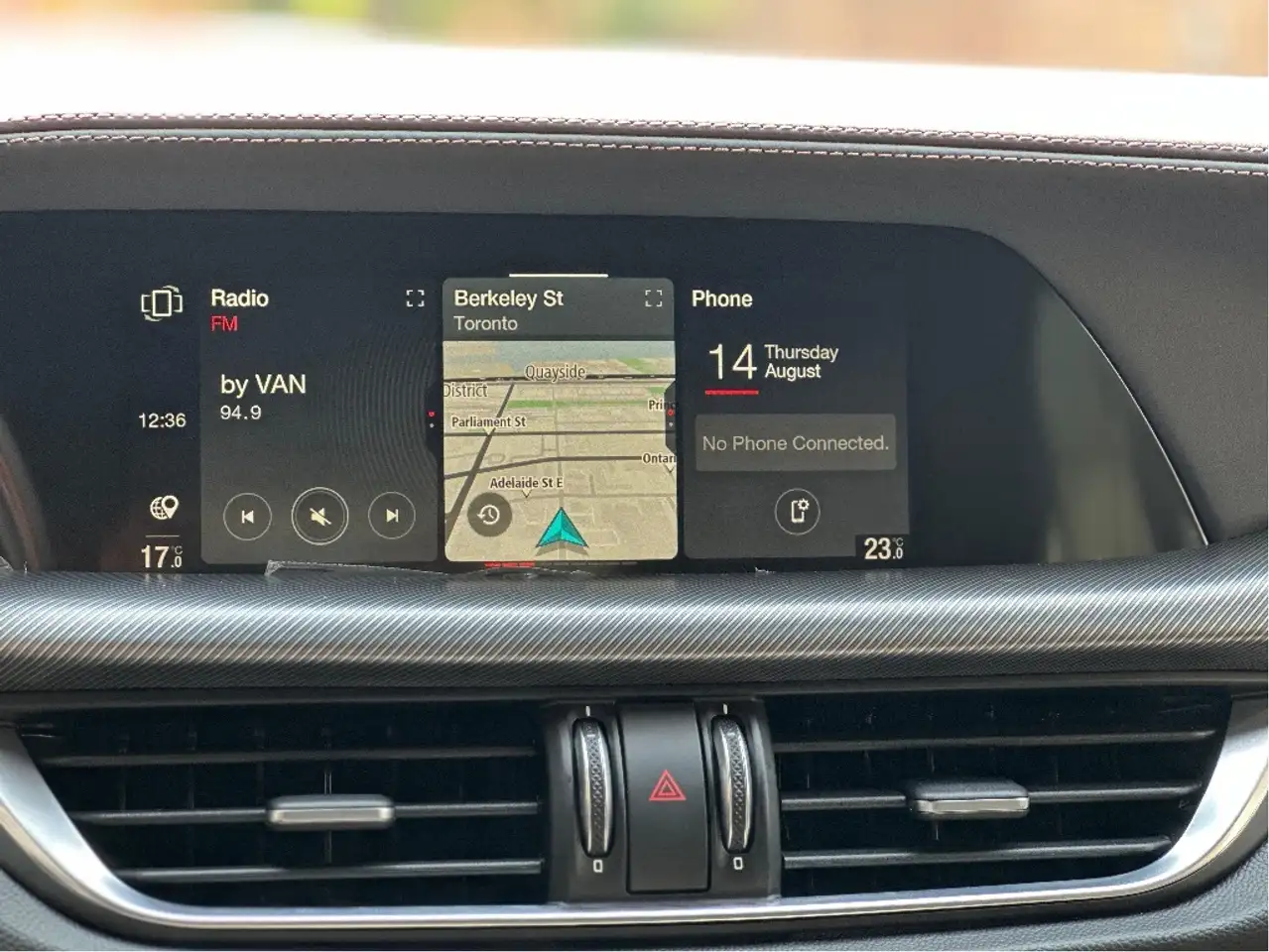Alfa Romeo Stelvio снимка Alfa Romeo Stelvio