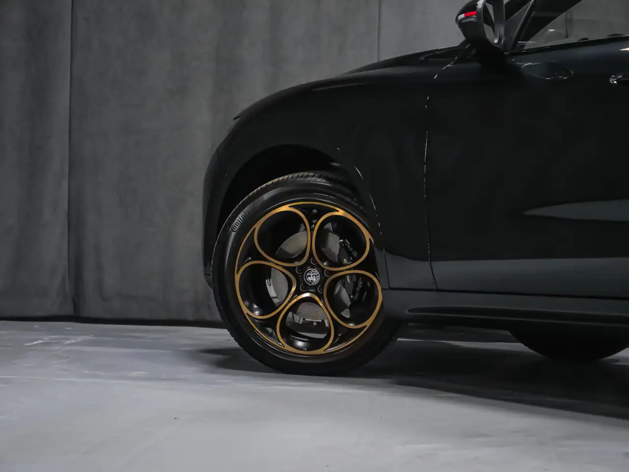 Alfa Romeo Stelvio снимка Alfa Romeo Stelvio
