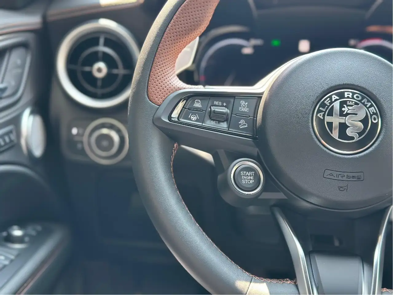 Alfa Romeo Stelvio снимка Alfa Romeo Stelvio