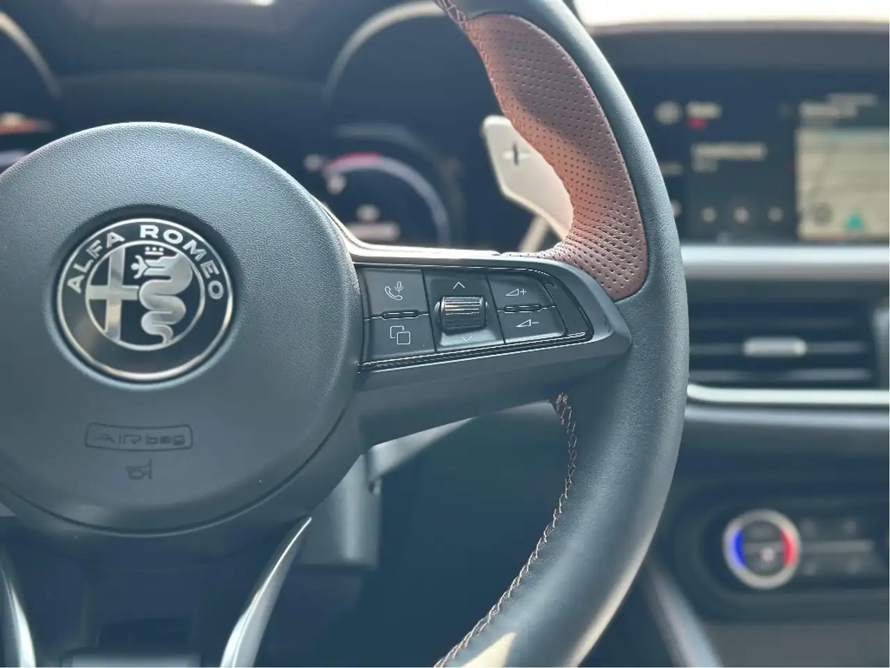Alfa Romeo Stelvio снимка Alfa Romeo Stelvio