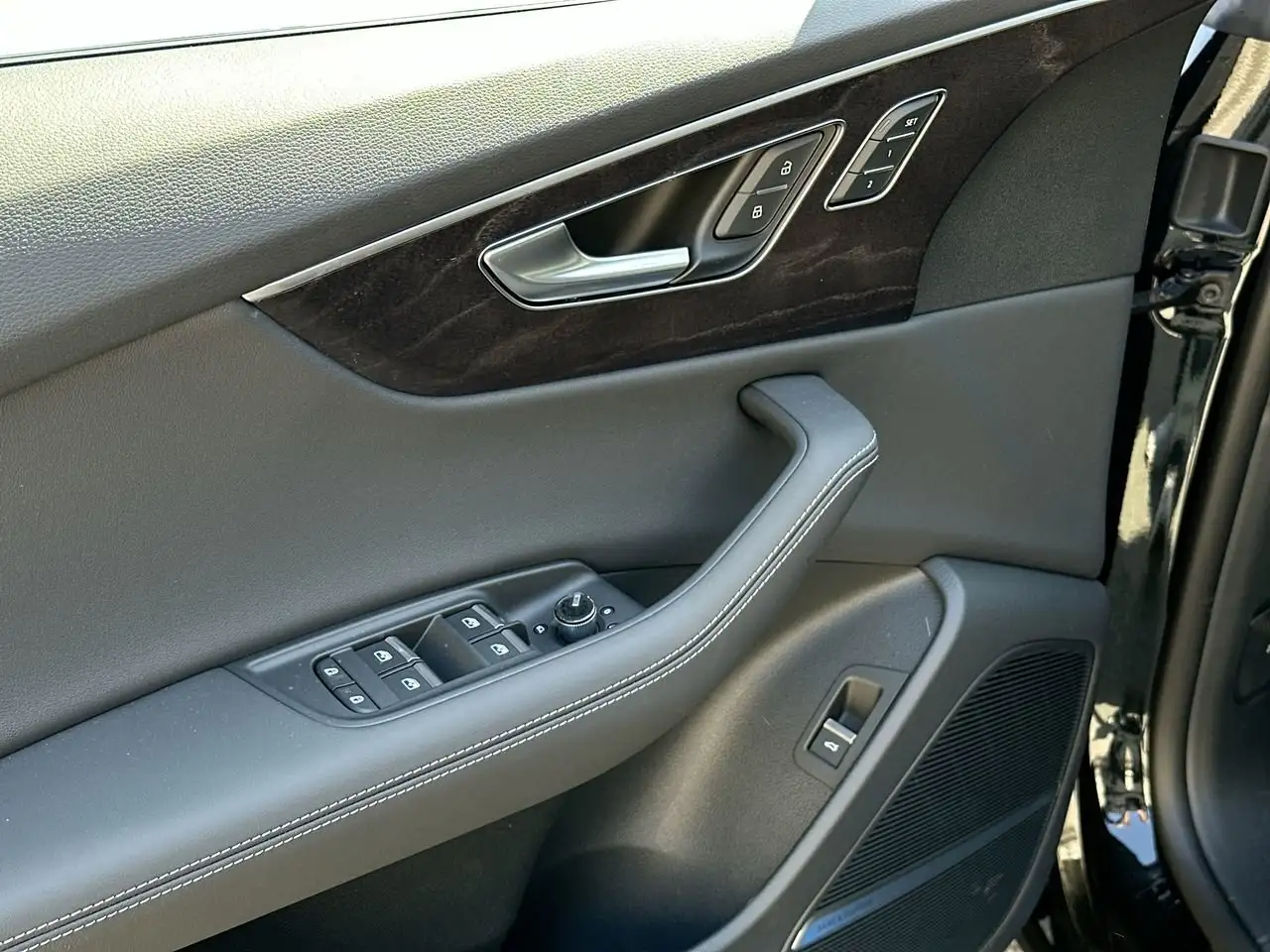 Audi Q8 снимка Audi Q8