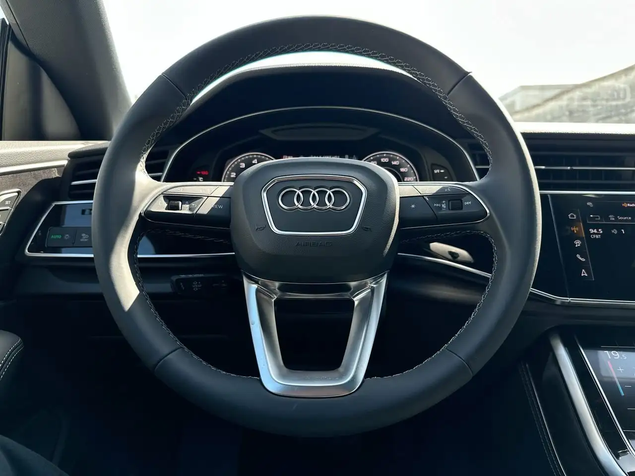 Audi Q8 снимка Audi Q8