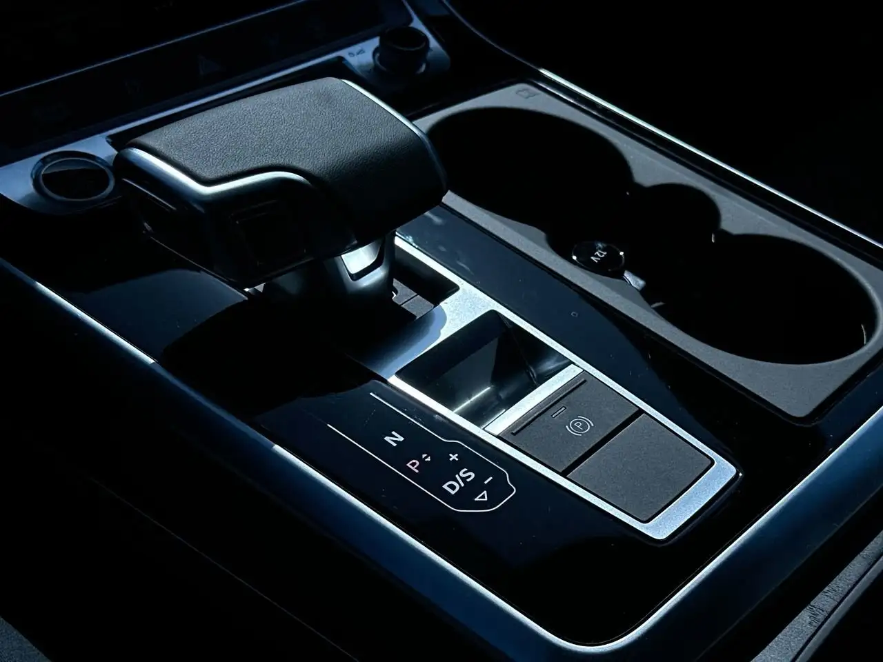 Audi Q8 снимка Audi Q8