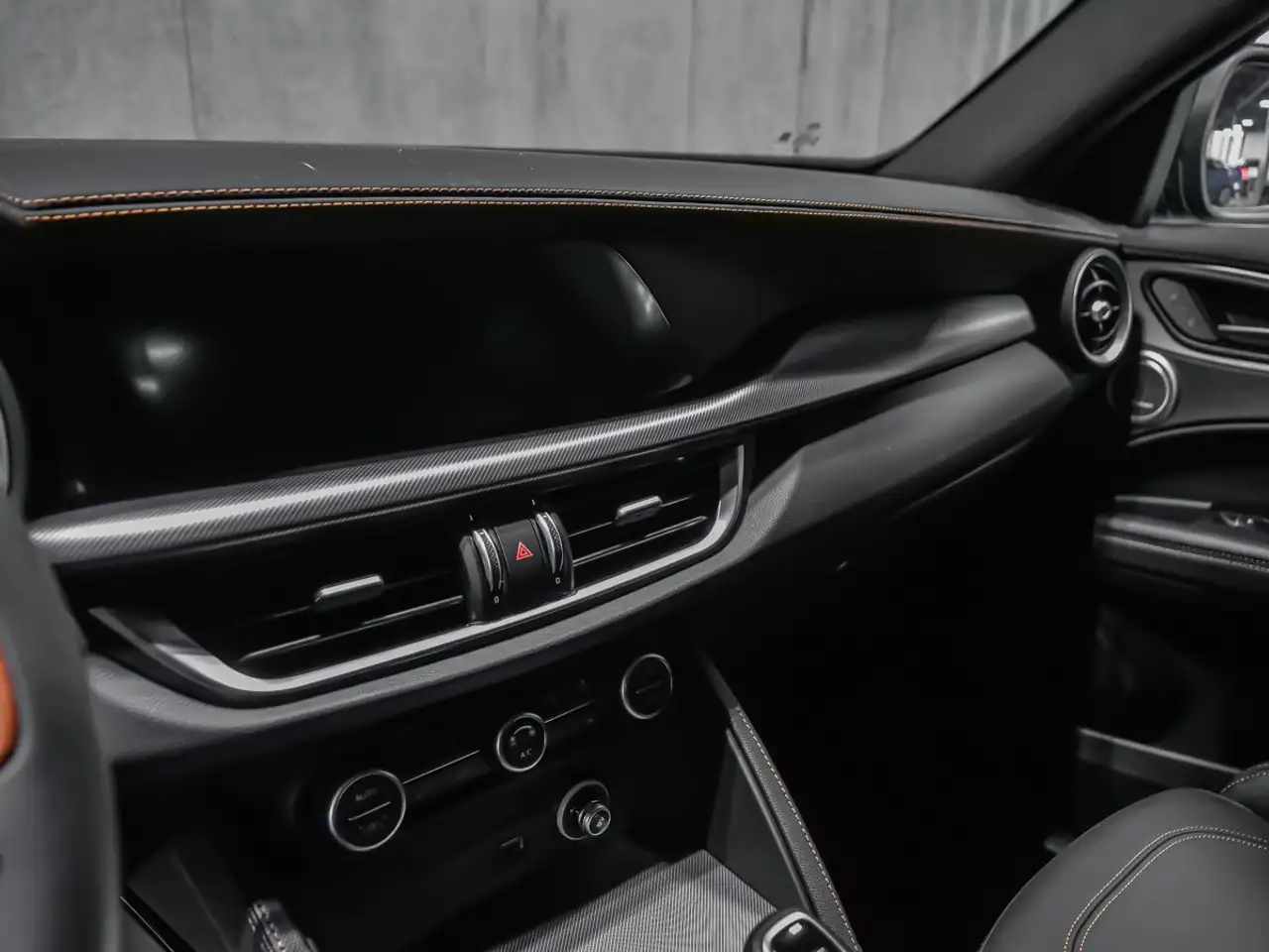 Alfa Romeo Stelvio снимка Alfa Romeo Stelvio